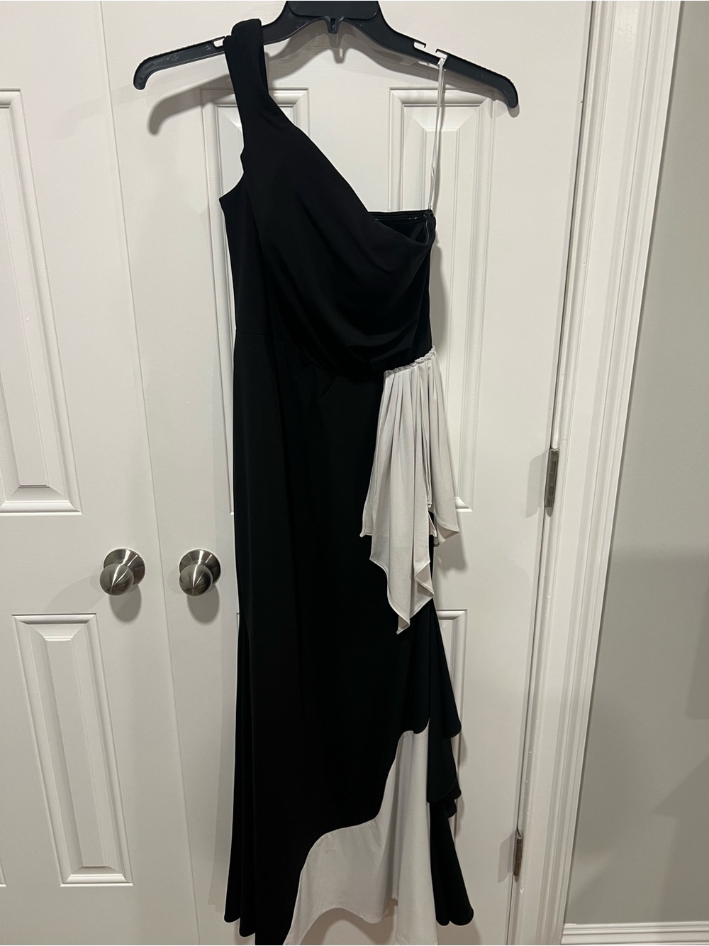 Black and White One-Shoulder Evening Dress